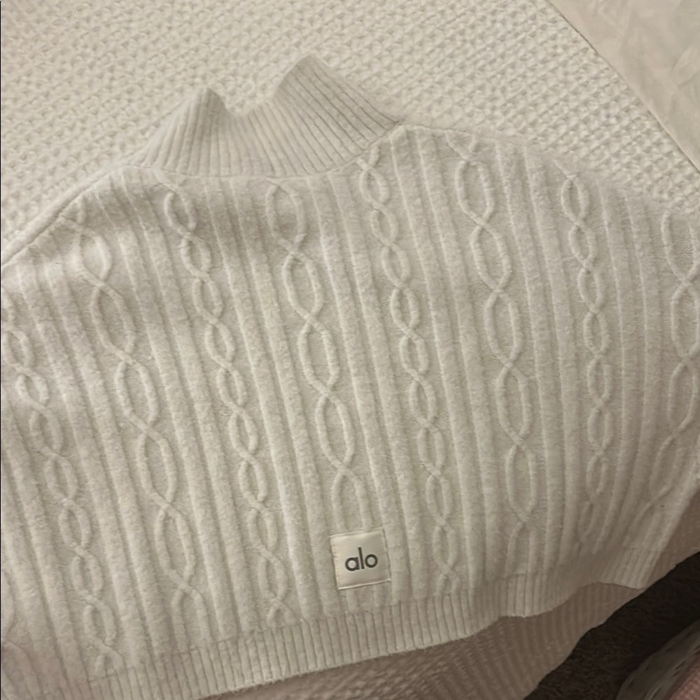 ALO Yoga Cable Knit Cropped Winter Bliss Turtleneck Long Sleeve
